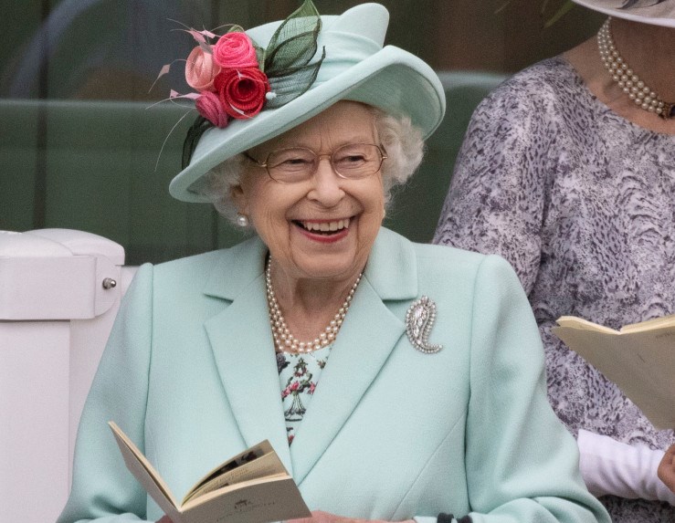 الملكة إليزابيث تحتفل بيوم ميلاد الأمير ويليام بمجموعة من الصور