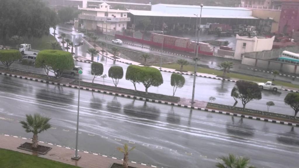 المركز الوطني للأرصاد: هطول أمطار غزيرة على منطقة عسير