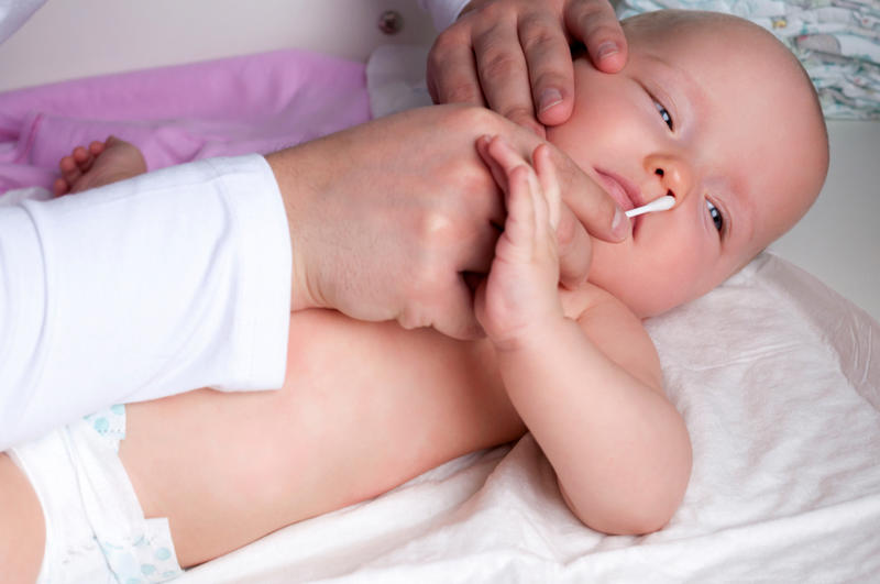 طريقة تنظيف أنف الرضيع