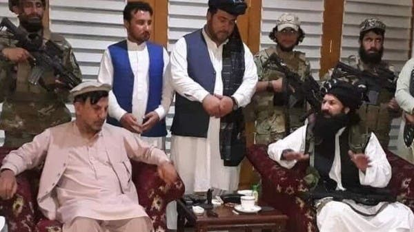 مقطع غريب.. شقيق الرئيس الأفغاني يبايع حركة طالبان!