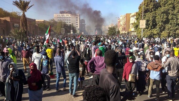 الشرطة السودانية: مقتل 4 بتظاهرات أمس وجرح 297 محتجاً و49 جندياً