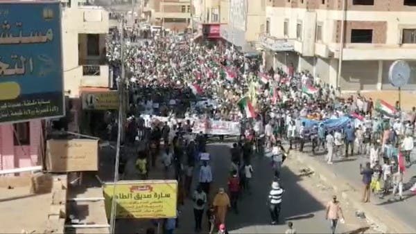 “غضب” في الخرطوم.. الأمن يطلق الغاز ومقتل 5 محتجين