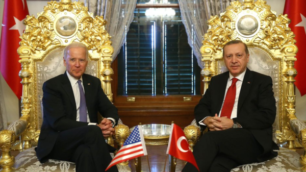 أردوغان منزعج.. مسؤول تركي يكشف “صمت بايدن طال”