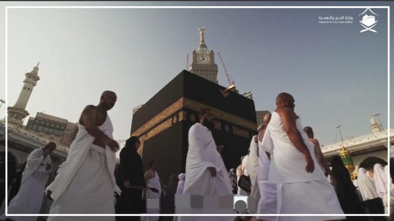 "من اليوم" تخفيض رسوم التأمين على المعتمرين من 235 إلى 88 ريال للقادمين من خارج المملكة