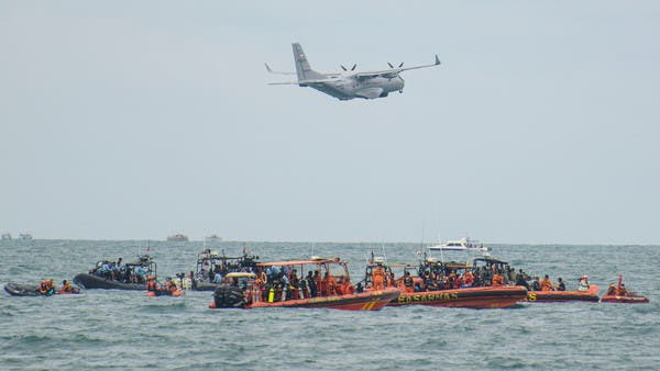 توسيع عمليات البحث عن ضحايا وحطام الطائرة الإندونيسية