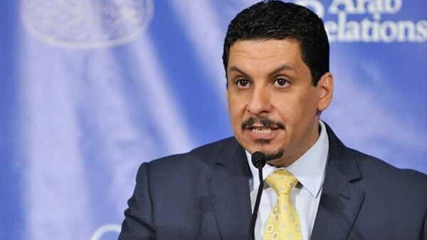 اليمن والحوثي: اليمن يطالب بضغط دولي لوقف الاعتداءات الحوثية على مأرب