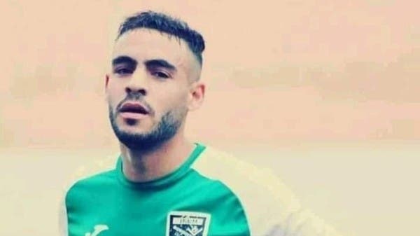 فيديو.. وفاة لاعب جزائري بسكتة قلبية خلال مباراة
