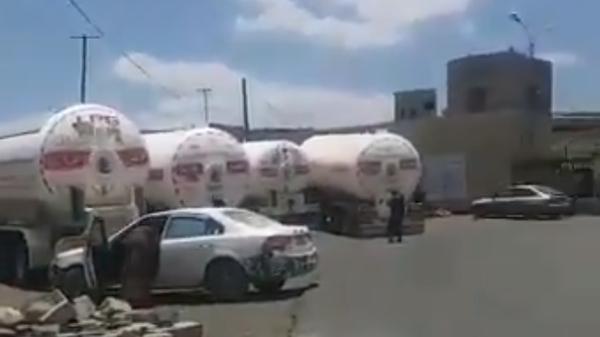 صنعاء.. الحوثيون يحتجزون قاطرات غاز تزامناً مع أزمة خانقة