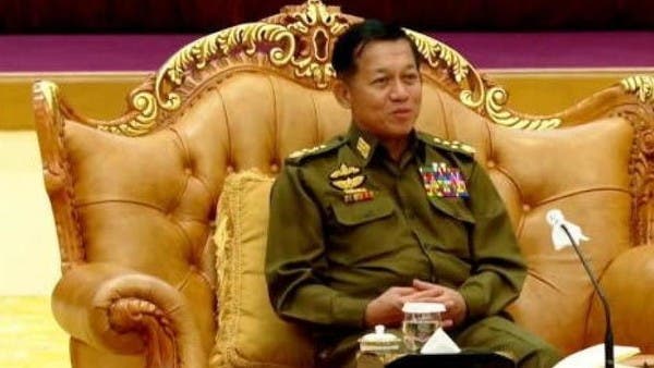 جيش ميانمار يأمر شركات الاتصالات المحلية بحجب موقع “فيسبوك”