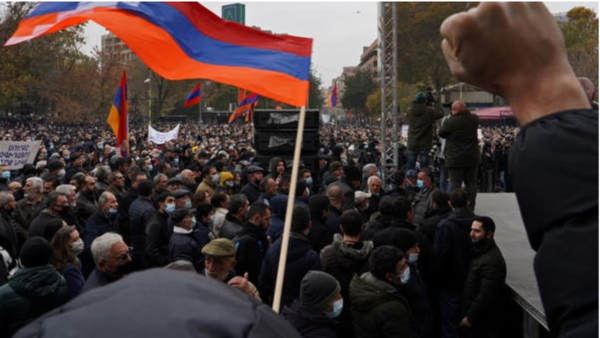 أرمينيا: تهديد بالعصيان المدني إذا لم يتنح رئيس الوزراء