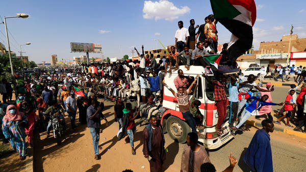 البرهان: نعمل مع القوى السياسية لحل أزمة السودان