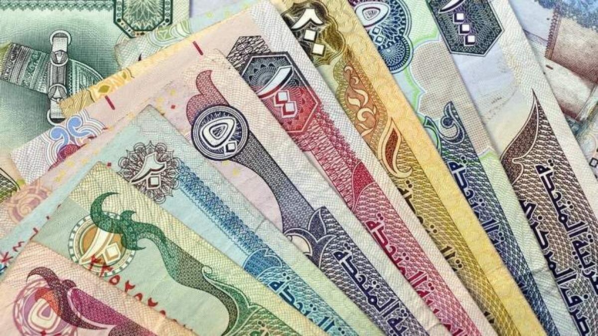 الإمارات تعلن عن رفع رواتب المواطنين بالقطاع الخاص بعلاوة تصل 2000 دولار شهريا