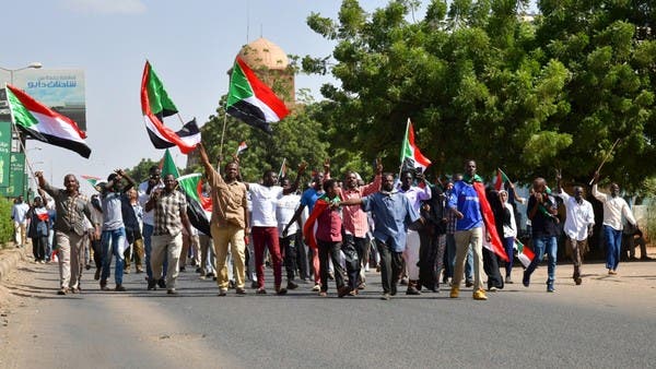 عصيان مدني في السودان.. و”قيود جديدة” على حمدوك