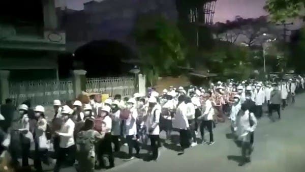 مسيرة للأطباء تطلق يوماً جديداً من احتجاجات ميانمار