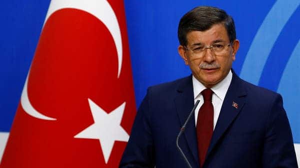 تركيا: أردوغان يُلمح لإغلاق حزب كردي.. وداوود أوغلو يتهمه بالتبعية