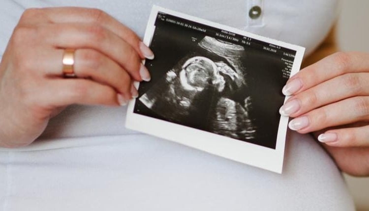 عملقة الجنين وتأثيرها على الحمل والولادة