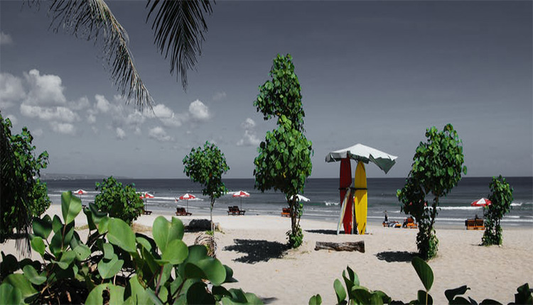 شاطئ كوتا بالي بإندونيسيا