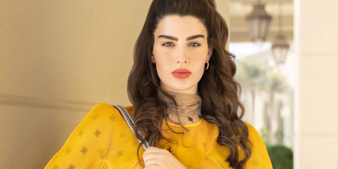 أجمل قطع الأزياء الكلاسيكية المنسقة بعناية في خزانة المؤثرة الكويتية روان بن حسين الآن عبر الإنترنت على أُناس