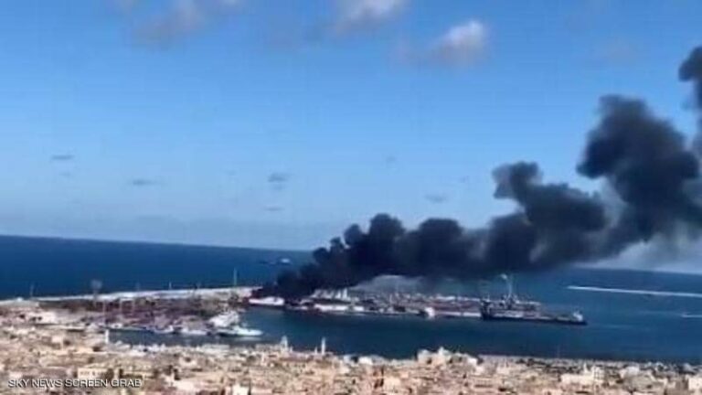 الجيش الليبي يقصف سفينة تركية