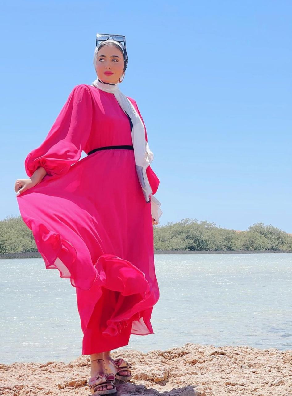 1 مريم حسن بفستان أنيق للشاطئ -الصورة من حسابها على الانستغرام
