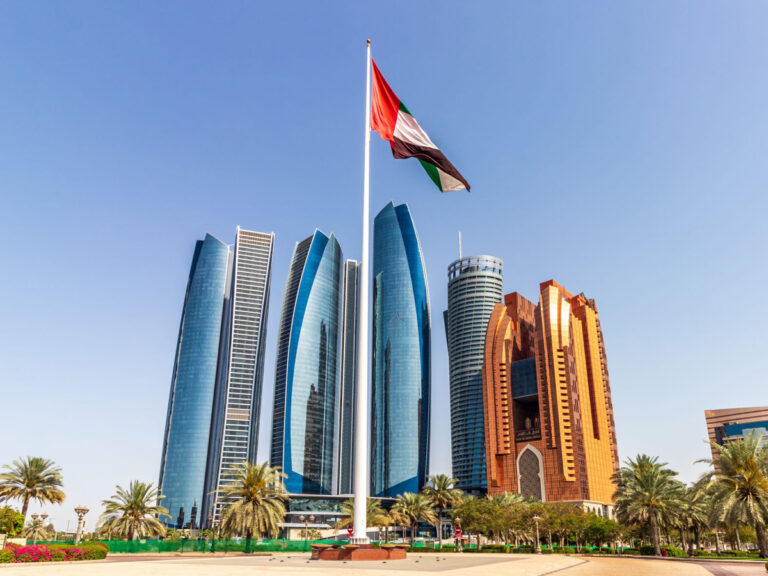 الامارات تعلن عن تعديلات تتعلق بدخول وإقامة الأجانب ومدة بقائهم داخل الدولة بعد انتهاء إقامتهم أو إلغائها
