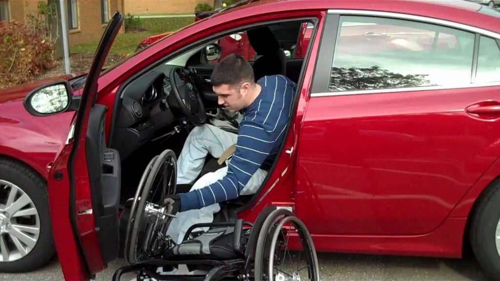 الحالات التي تستحق سيارات المعاقين في القانون الجديد وأنواع الإعاقة التي يرفض قيادتها