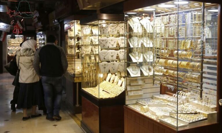 الذهب ينخفض ويسجل 213 ألف ليرة سورية