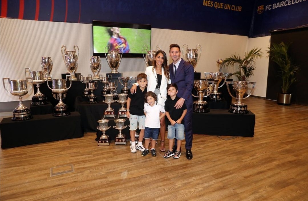 ميسي مع زوجته وأولاده- الصورة من حسابه على إنستغرام