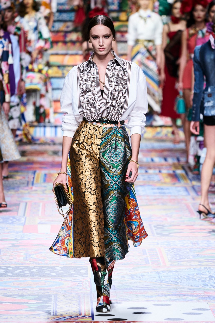 تنورة طويلة مُطبعة بالألوان من «Dolce & Gabbana» 