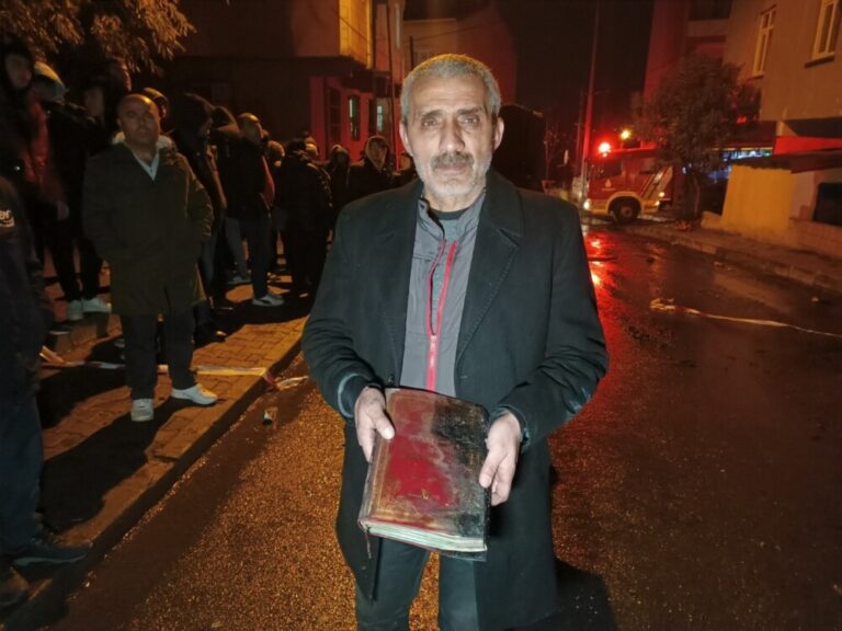 بالصور حريق يلتهم منزل تركي بشكل