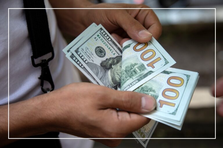 سعر الدولار في السوق السوداء اليوم بعد قرار الافراج عن البضائع المحتجزة في الموانئ المصرية