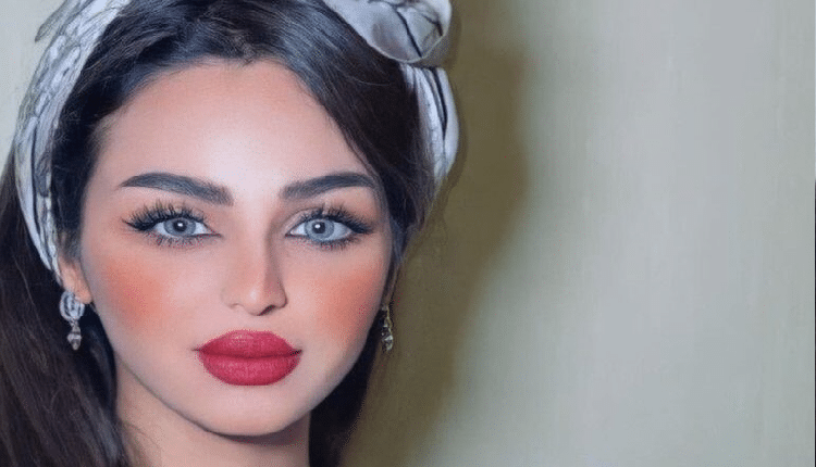 شاب يخطب رهف القحطاني وسط شارع عام وأمام الجميع