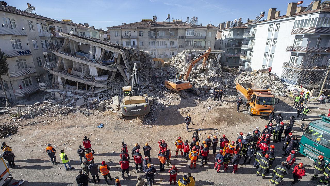 صور وفيديوهات ضحايا زلزال تركيا