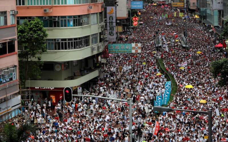 المتاجر في هونغ كونغ ستقفل أبوابها بسبب احتجاجات
