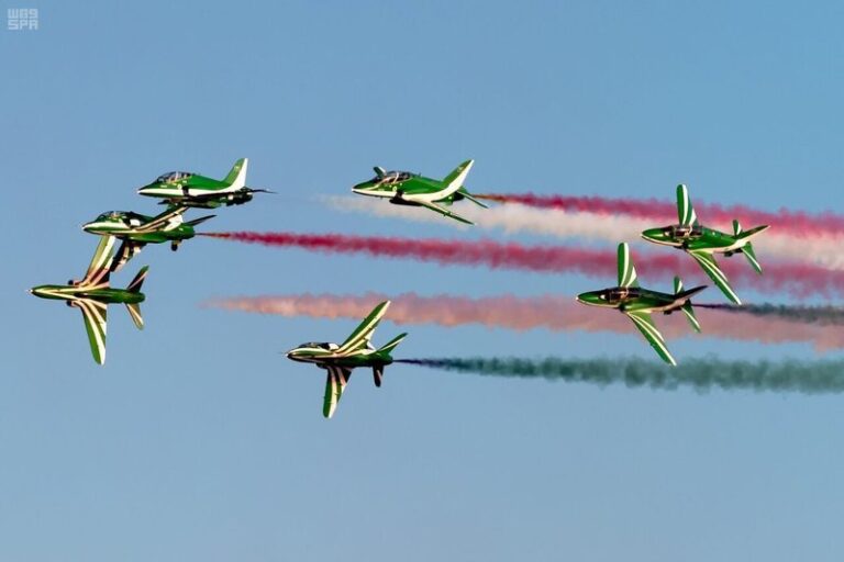 عرض الطائرات في اليوم الوطني السعودي 92