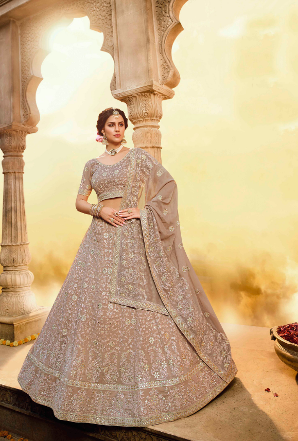 فستان هندي للأعراس باللون البيج