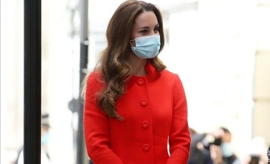 كيت ميدلتون تتألق بمعطفها الأحمر- الصورة من حساب دوق ودوقة كامبريدج على إنستغرام