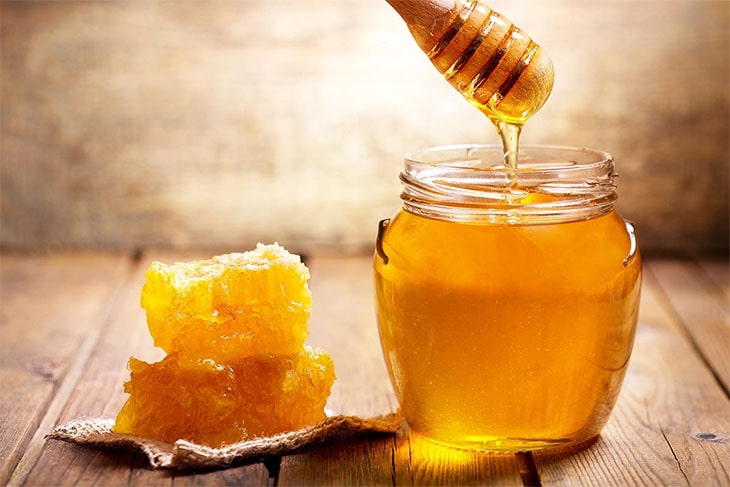 العسل لترطيب البشرة