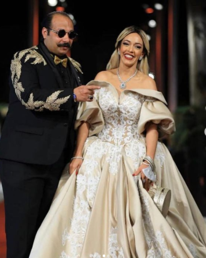 محمد ثروت وزوجته.. الصورة من حسابه على انستقرام.PNG