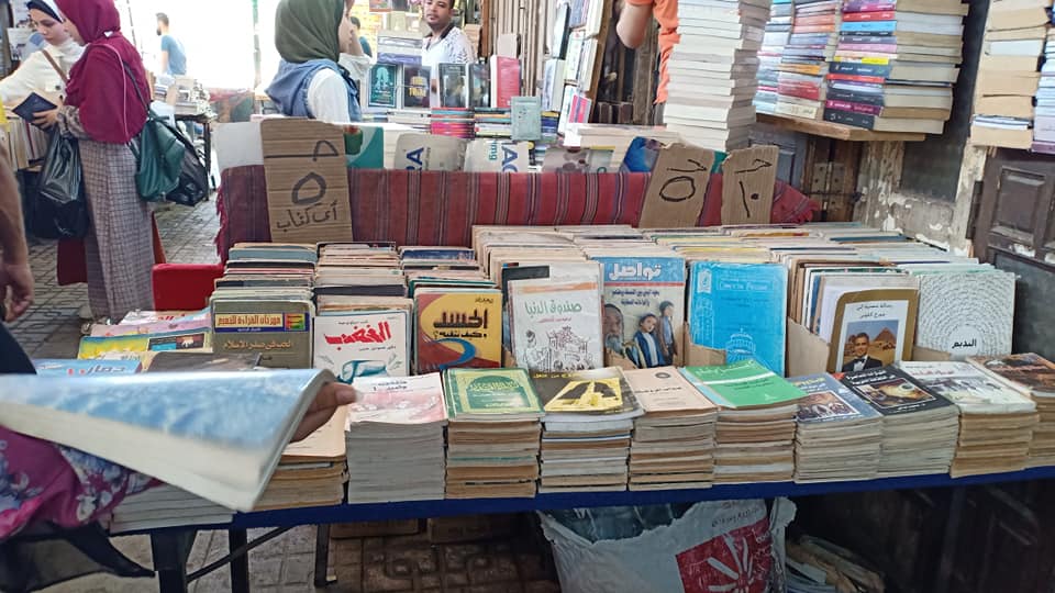 مهرجان سور الازبكية الرابع للكتاب يشهد اقبالا كثيفا مع وجود أدوات تعقيم ضد كورونا 