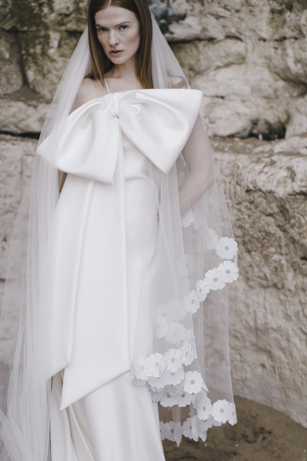 فستان زفاف مع فيونكات من Halfpenny London -صورة 1